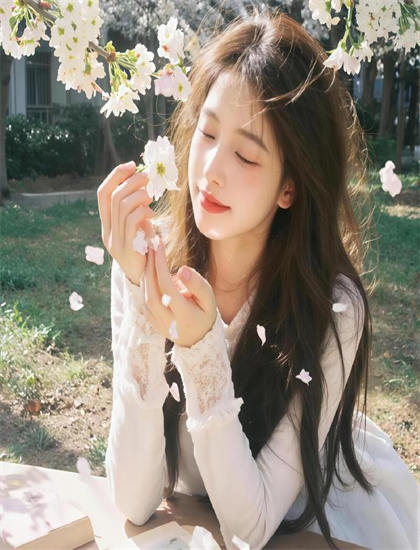 《桃色接触》美学价值分析：艺术美感与审美特征探讨，收视第一